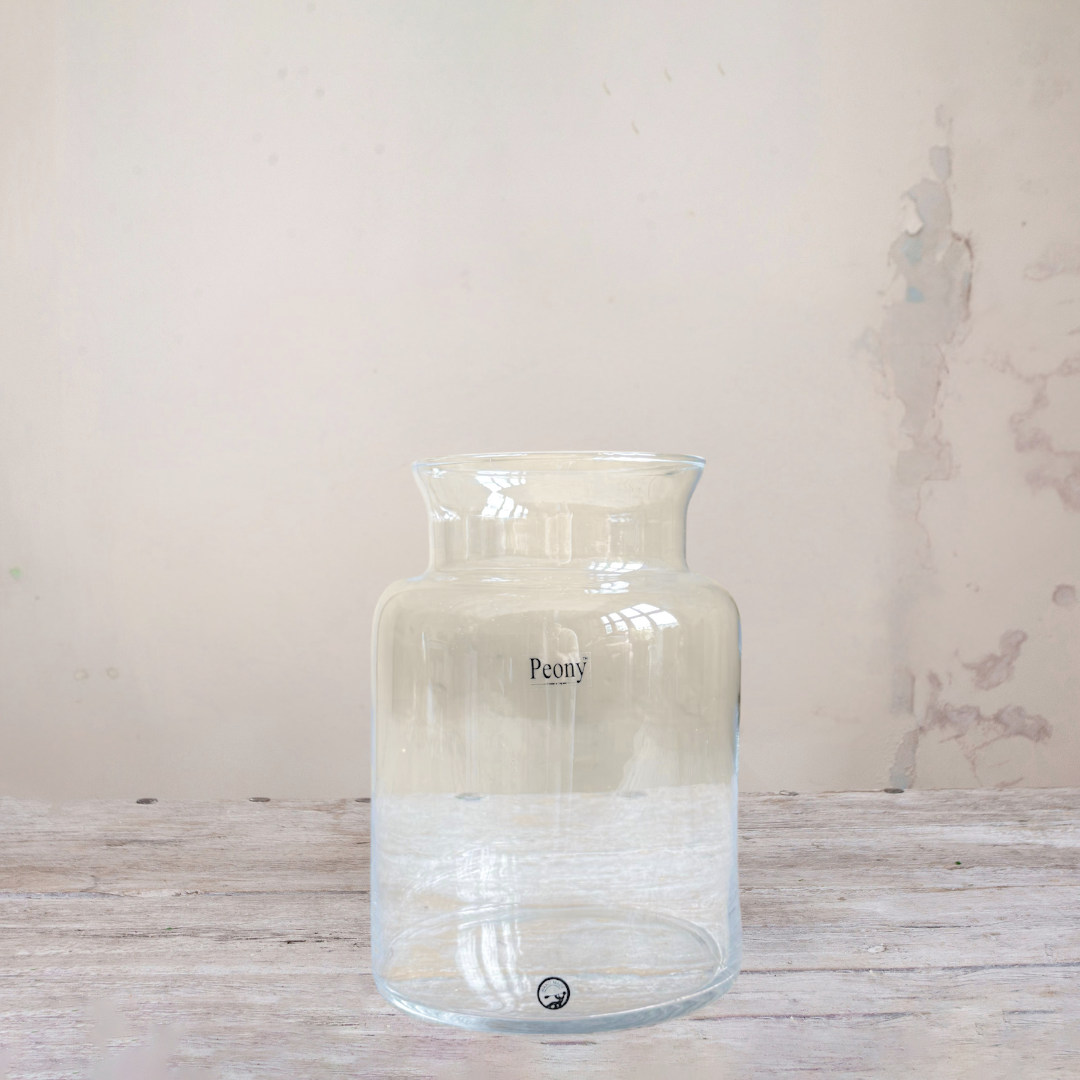Hampton Vase in clear glass with wide neck and rounded shape.